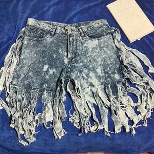 Shake-Somethin Distressed Jean-Shorts